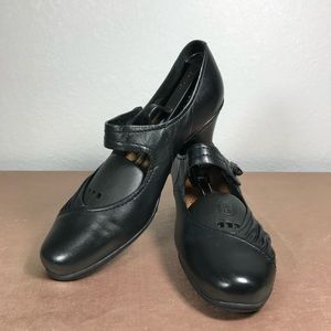 Women's Black Mary Jane Pumps by Cobb Hill 11M